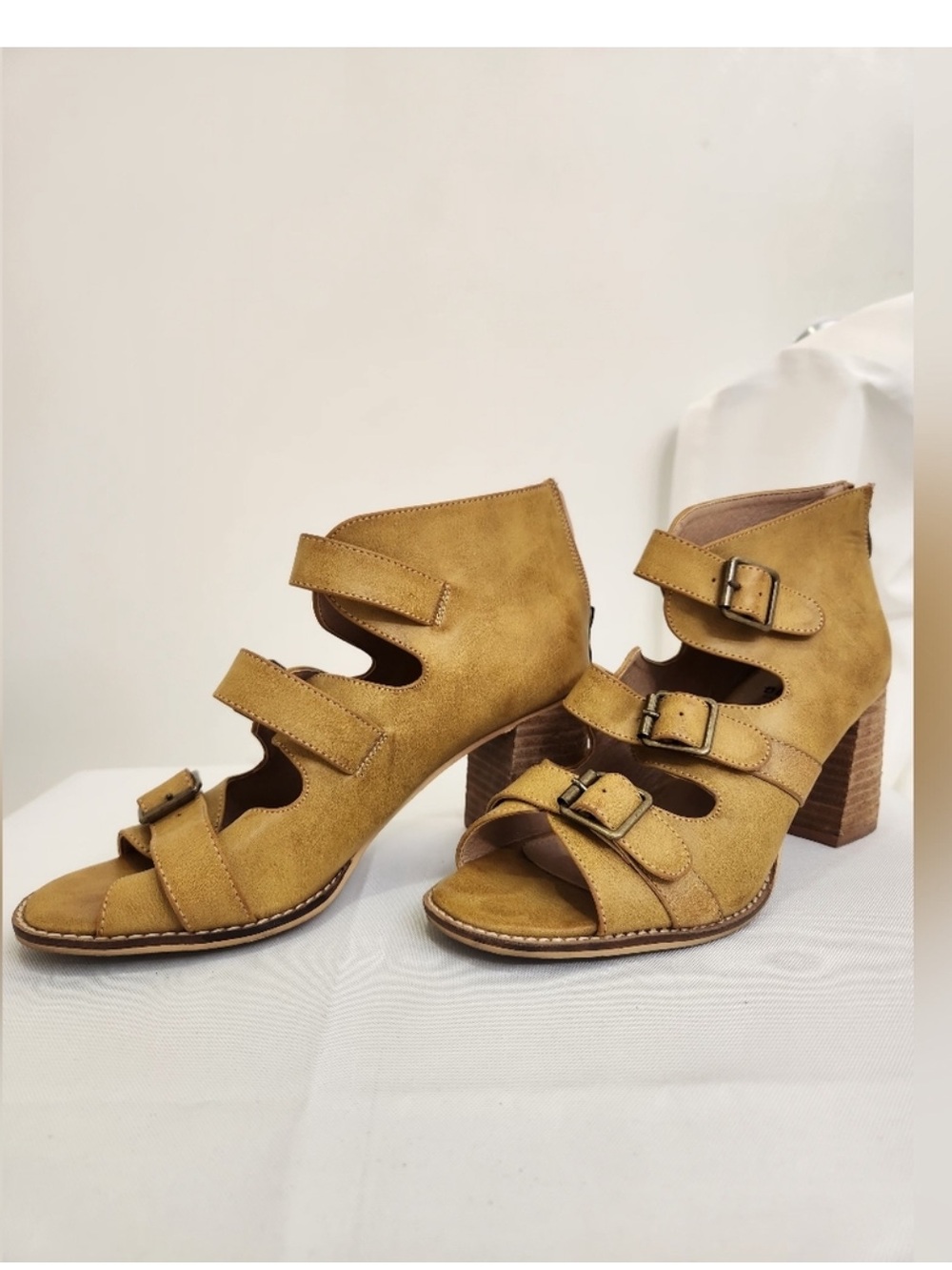 BEAST 8.5 Buckle Block Heeled sandals